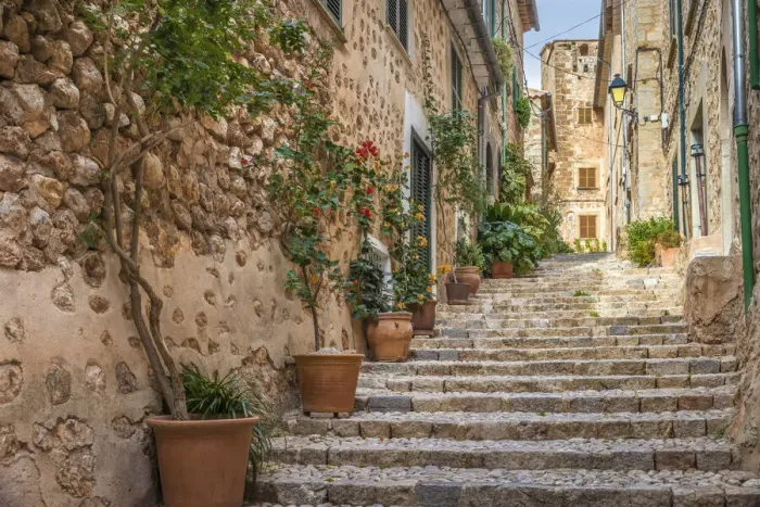 Framed Print : Old town alley in the village of Fornalutx, Mallorca, Spain