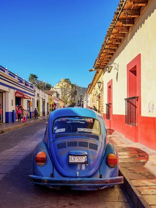 Framed Print : Old Volkswagen Beetle at Utrilla Street, San Cristobal de las Casas, Chiapas State, Mexico
