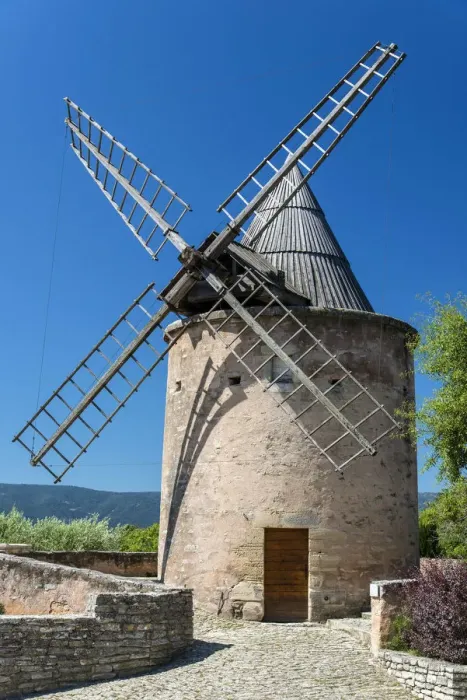 Framed Print : Old windmill in Goult, Vaucluse, Provence, France Framed Print : Old windmill in Goult, Vaucluse, Provence, France