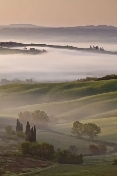 Framed Print : Orcia valley, Tuscany, Italy. Sunrise from the Belvedere farmhouse Framed Print : Orcia valley, Tuscany, Italy. Sunrise from the Belvedere farmhouse