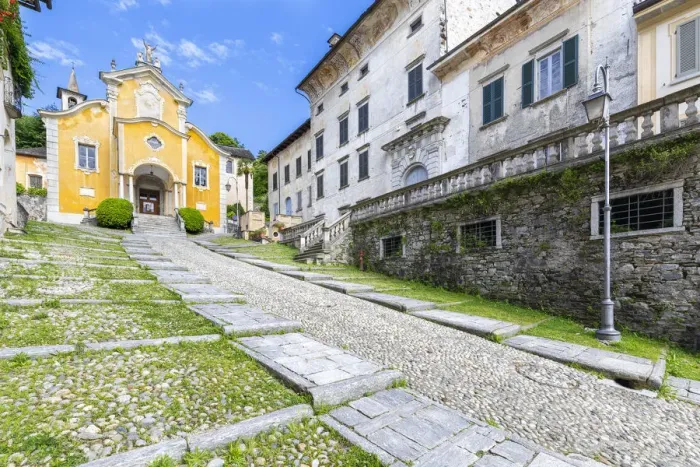 Framed Print : Orta San Giulio, the cobbled Motta street leading to the church of Santa Maria Assunta Framed Print : Orta San Giulio, the cobbled Motta street leading to the church of Santa Maria Assunta