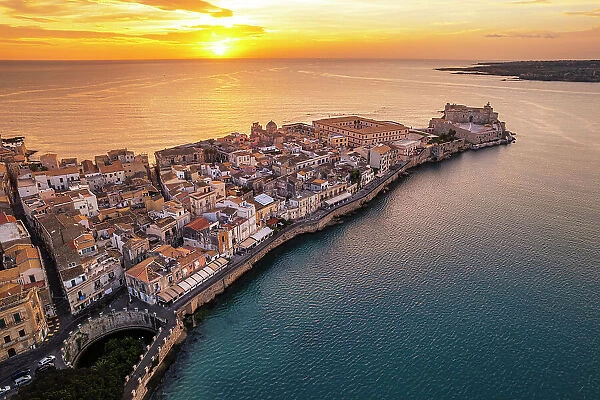 Ortygia island, the old historic centre of Syracuse with the Frederician fortess at the top, Ortigia, Syracuse, Sicily, Italy