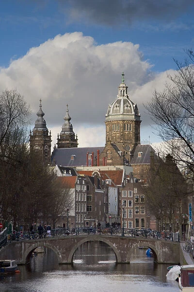 Oudezijds Achterburgwal canal and Saint Nicholas (St Nicols kerk), Amsterdam, Holland