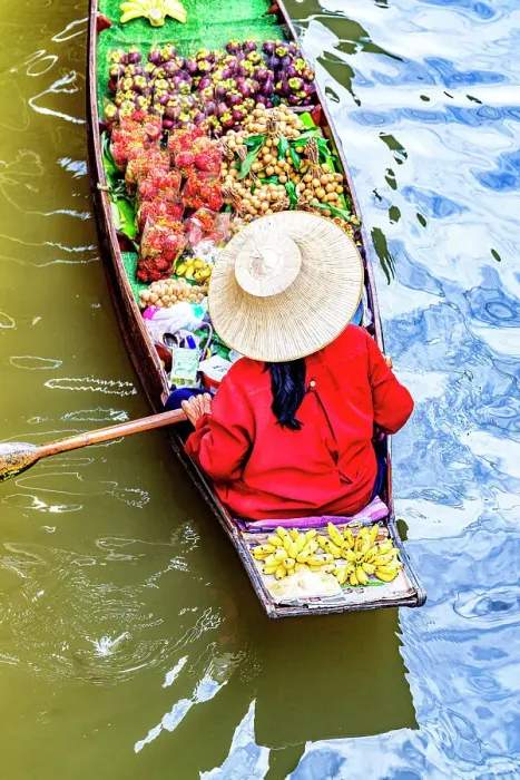 Framed Print : Overhead view of Asian woman with hat selling fruit at Damnoen Saduak floating market, Bangkok, Thailand