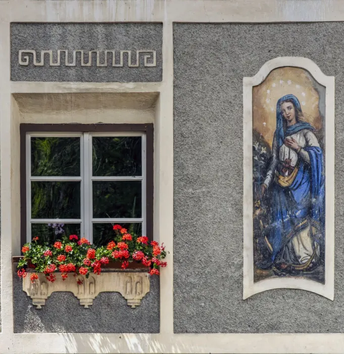 Framed Print : Painted facade of a house in Glorenza - Glurns, Trentino Alto Adige - South Tyrol, Italy Framed Print : Painted facade of a house in Glorenza - Glurns, Trentino Alto Adige - South Tyrol, Italy