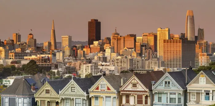 Framed Print : Painted Ladies, victorian houses at Alamo Square, Skyline of San Francisco