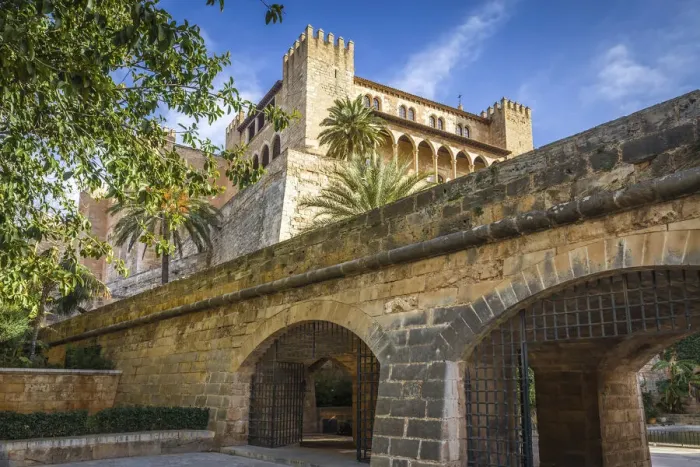 Framed Print : Palacio Real de la Almudaina in Palma de Mallorca, Mallorca, Spain Framed Print : Palacio Real de la Almudaina in Palma de Mallorca, Mallorca, Spain