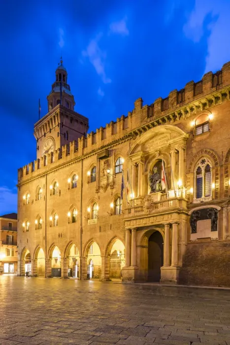 Framed Print : Palazzo d Accursio (Palazzo Comunale), Piazza Maggiore, Bologna, Emilia-Romagna Framed Print : Palazzo d Accursio (Palazzo Comunale), Piazza Maggiore, Bologna, Emilia-Romagna