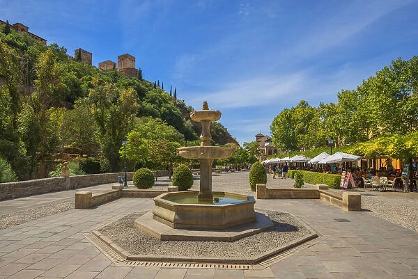 Paseo de los Tristes with Alhambra, UNESCO World Heritage Site, Granada, Andalusia, Spain