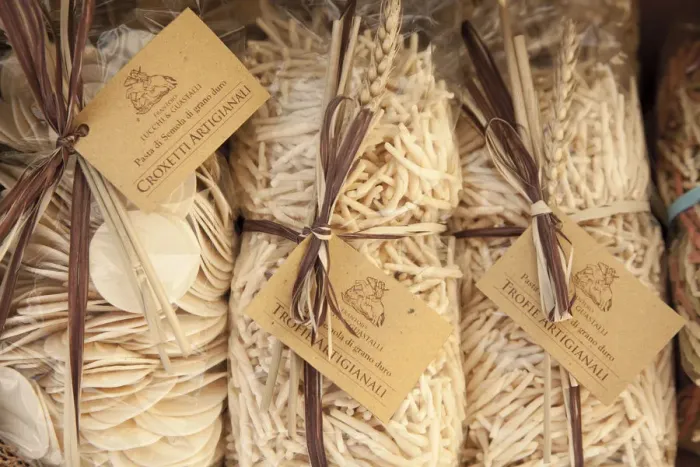 Framed Print : Pasta in a shop in Vernazza, Cinque Terre, Riviera di Levante, Liguria, Italy Framed Print : Pasta in a shop in Vernazza, Cinque Terre, Riviera di Levante, Liguria, Italy