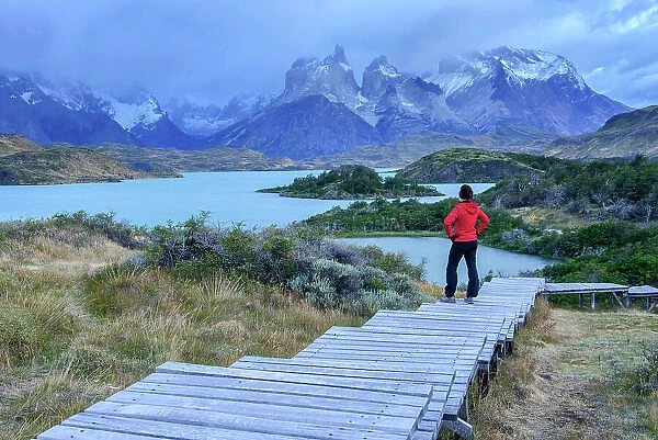 Patagonia, Chile, Torres del Paine, Lake Peohe