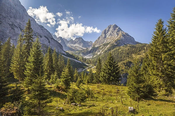 Path to Lake Seebensee in the Gais valley with a view of the Rauher Kopf