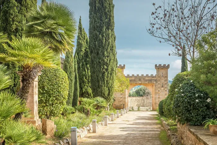 Framed Print : Path to the large portal of the Raixa estate, Bunyola, Mallorca, Balearic Islands, Spain Framed Print : Path to the large portal of the Raixa estate, Bunyola, Mallorca, Balearic Islands, Spain