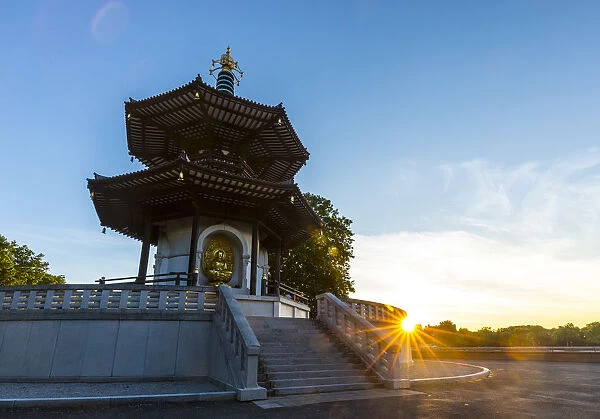 The Peace Pagoda, Battersea Park, London, England, UK