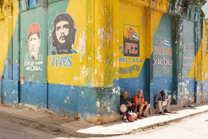 Framed Print : People sitting on a street corner in La Habana Vieja (Old Town), Havana, Cuba Framed Print : People sitting on a street corner in La Habana Vieja (Old Town), Havana, Cuba