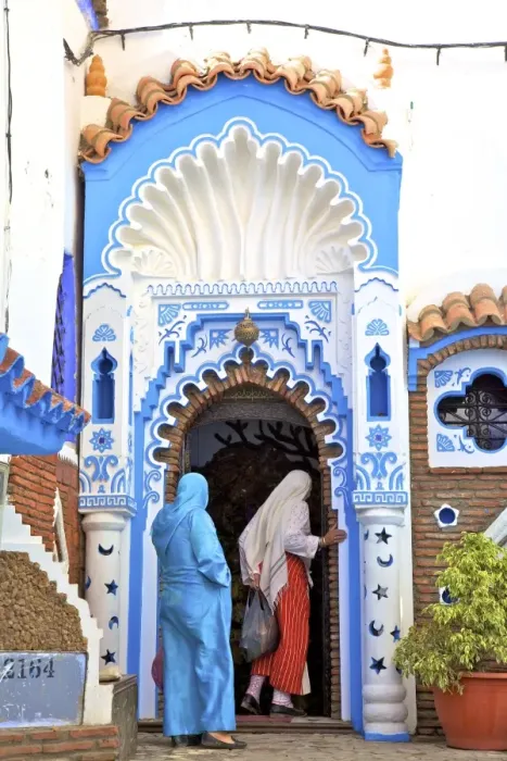 Framed Print : People In Traditional Clothing, Chefchaouen, Morocco, North Africa Framed Print : People In Traditional Clothing, Chefchaouen, Morocco, North Africa