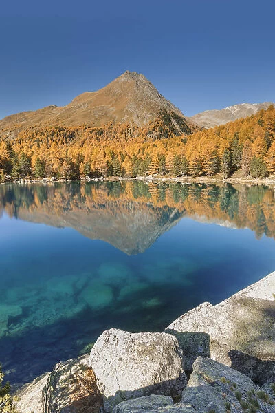 A perfect autumn day, lake Saoseo, Poschiavo, val di Campo, Canton of Graubunden