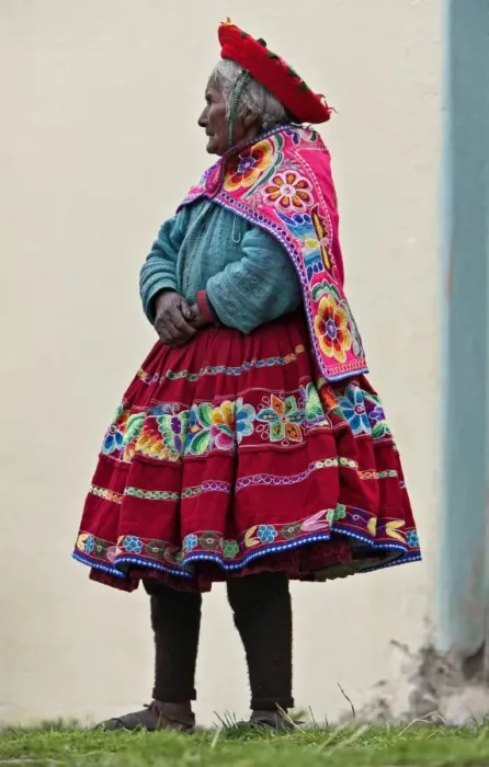 Framed Print : Peru, An old woman at Abra La Raya, the highest point (4318m) on the Andean Explorer express train service (Cusco to Puno) Framed Print : Peru, An old woman at Abra La Raya, the highest point (4318m) on the Andean Explorer express train service (Cusco to Puno)