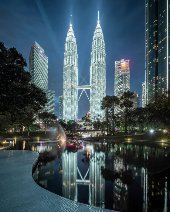 Framed Print : The Petronas Towers, Kuala Lumpur, Malaysia