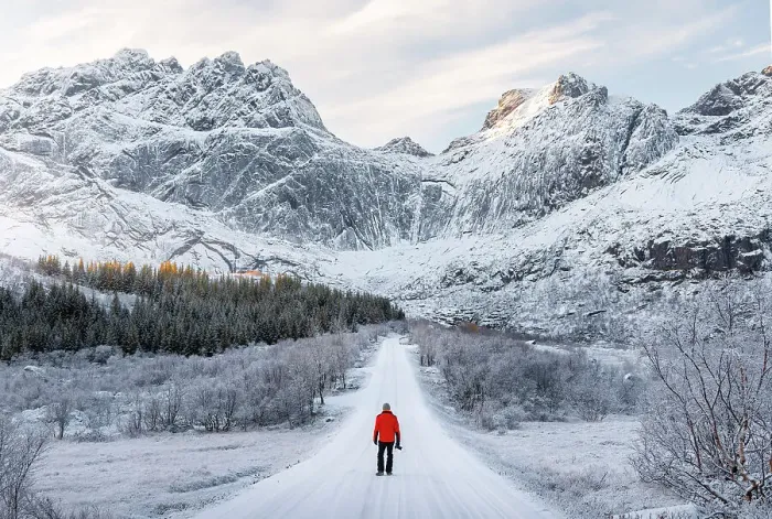 Framed Print : A photographer walks along the road to Nusfjord, Flakstad, Flakstadoya, Nordland, Lofoten Islands, Norway (MR) Framed Print : A photographer walks along the road to Nusfjord, Flakstad, Flakstadoya, Nordland, Lofoten Islands, Norway (MR)