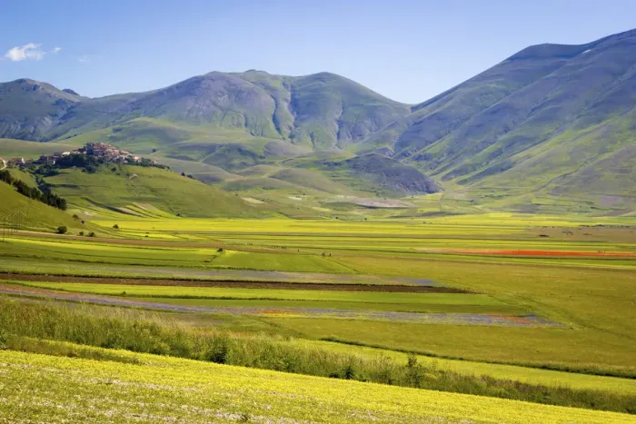Framed Print : Piana Piccola, Castelluccio di Norcia, Umbria, Italy. valley landscape Framed Print : Piana Piccola, Castelluccio di Norcia, Umbria, Italy. valley landscape