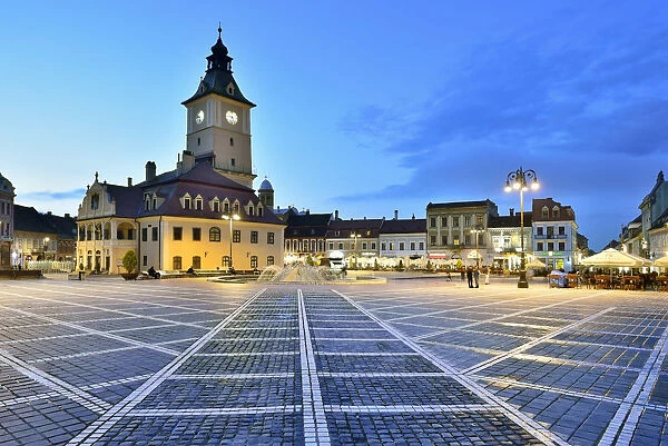 Piata Sfatului (Council Square) at dusk, with the former Council House, built in 1420