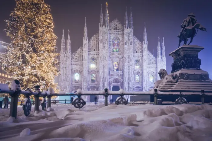 Framed Print : Piazza Duomo in Milano after a heavy snowfall. Lombardy, Italy Framed Print : Piazza Duomo in Milano after a heavy snowfall. Lombardy, Italy