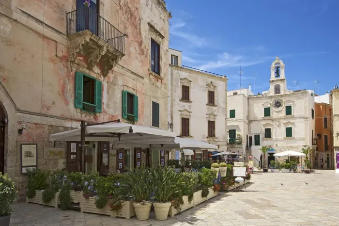 Framed Print : Piazza Vittorio Emanuele II, Polignano a Mare, Apulia, Italy Framed Print : Piazza Vittorio Emanuele II, Polignano a Mare, Apulia, Italy