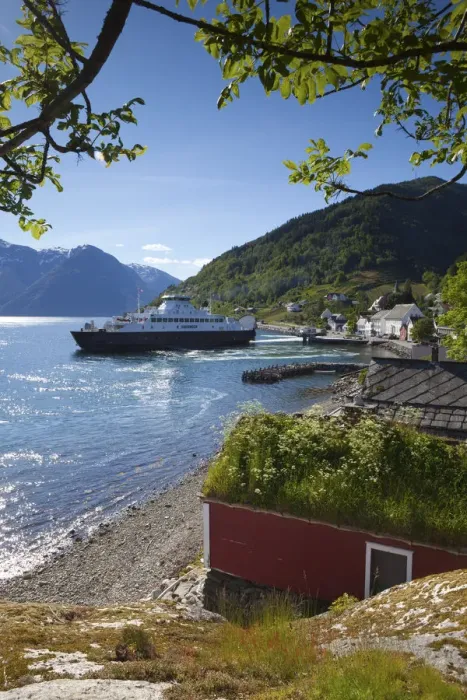 Framed Print : The picturesque village of Utne nestled into a little bay in the idyllic Hardangerfjord
