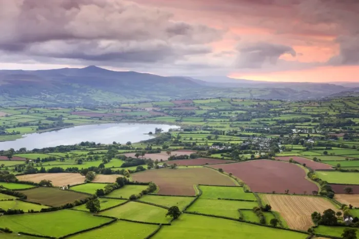 Framed Print : Pink sunset above the Brecon Beacons mountain range and rural countryside near Llangorse