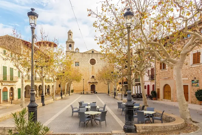 Framed Print : Placa de la Vila in Alaro, Mallorca, Balearic Islands, Spain