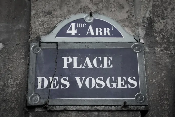 Framed Print : Place des Vosges, Marais district, Paris, France