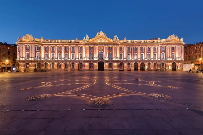 Framed Print : Place du Capitole at Night, Toulouse, Haute-Garonne, France Framed Print : Place du Capitole at Night, Toulouse, Haute-Garonne, France