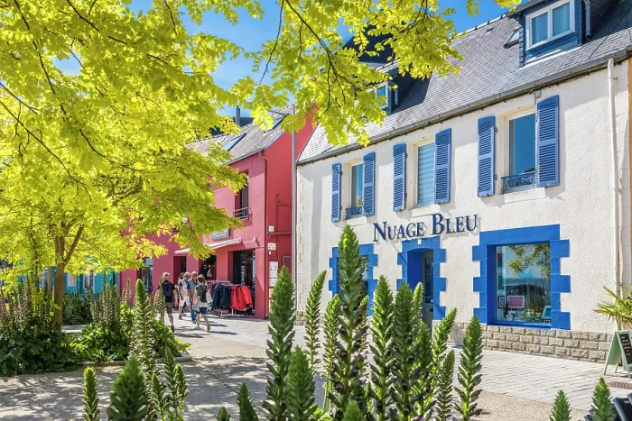 Framed Print : Place d'Ys with colorful houses, Morgat, Crozon Peninsula, Finistere, Brittany, France