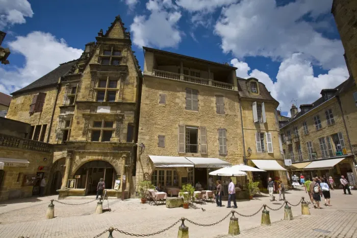 Framed Print : Place de la Liberte, Sarlat, Dordogne, France Framed Print : Place de la Liberte, Sarlat, Dordogne, France