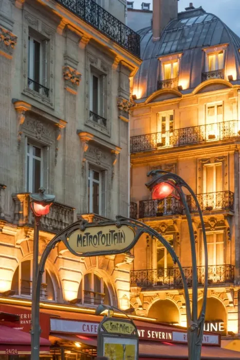 Framed Print : Place St. Michel, Rive Gauche, Paris, France Framed Print : Place St. Michel, Rive Gauche, Paris, France