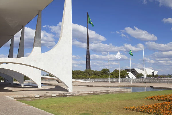 Planalto Palace and Brazilian flag, Brasilia, Federal District, Brazil