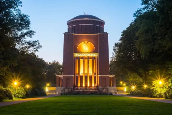 Framed Print : Planetarium building in Hamburg Stadtpark at dusk, Hamburg, Germany