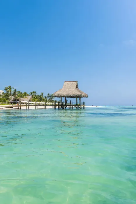 Framed Print : Playa Blanca, Punta Cana, Dominican Republic, Caribbean Sea. Thatched hut on the beach