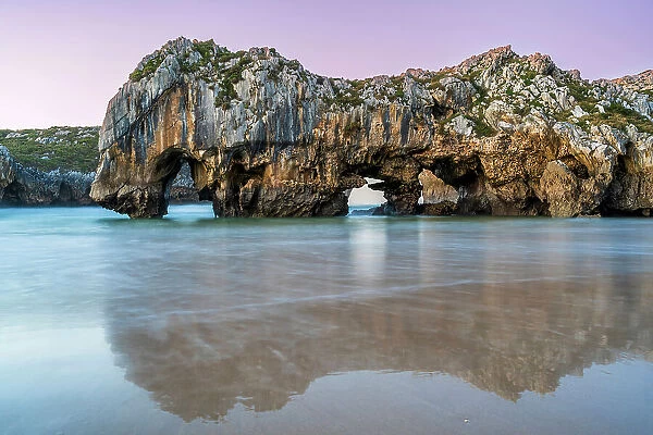 Playa de Cuevas del Mar, Llanes, Asturias, Spain