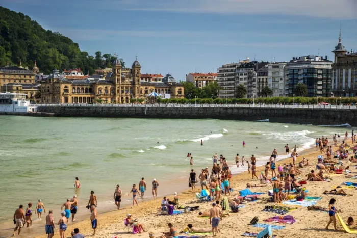 Framed Print : Playa de la Concha beach, Donostia San Sebastian, Gipuzkoa, Basque Country, Spain Framed Print : Playa de la Concha beach, Donostia San Sebastian, Gipuzkoa, Basque Country, Spain