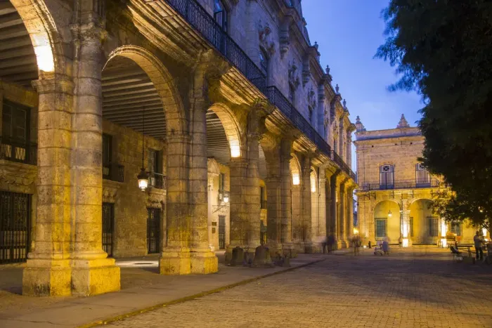 Framed Print : Plaza de Armas, Habana Vieja, Havana, Cuba