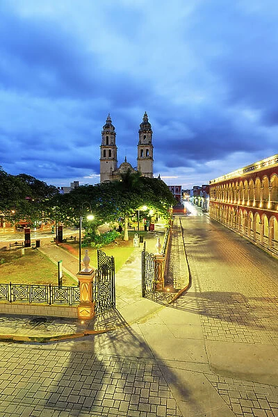 Plaza de la Independencia and cathedral, Campeche, Yucatan Peninsula, Mexico