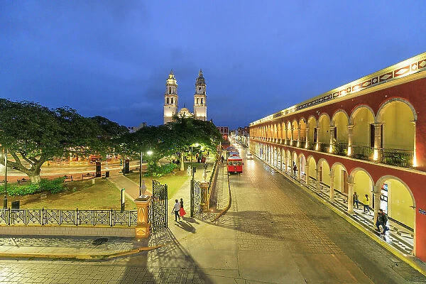 Plaza de la Independencia and cathedral, Campeche, Yucatan Peninsula, Mexico