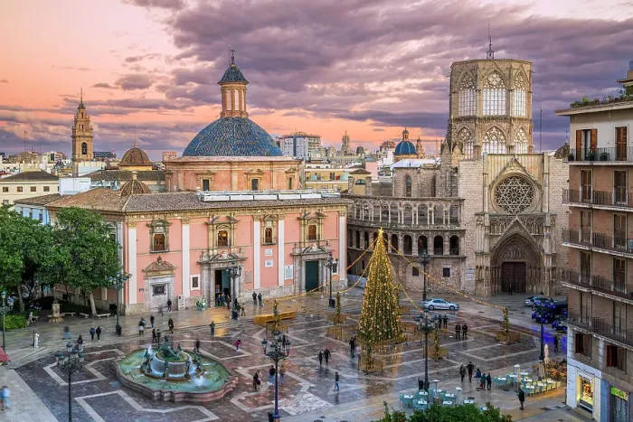 Framed Print : Plaza de la Virgen with Christmas tree, Valencia, Valencian Community, Spain Framed Print : Plaza de la Virgen with Christmas tree, Valencia, Valencian Community, Spain