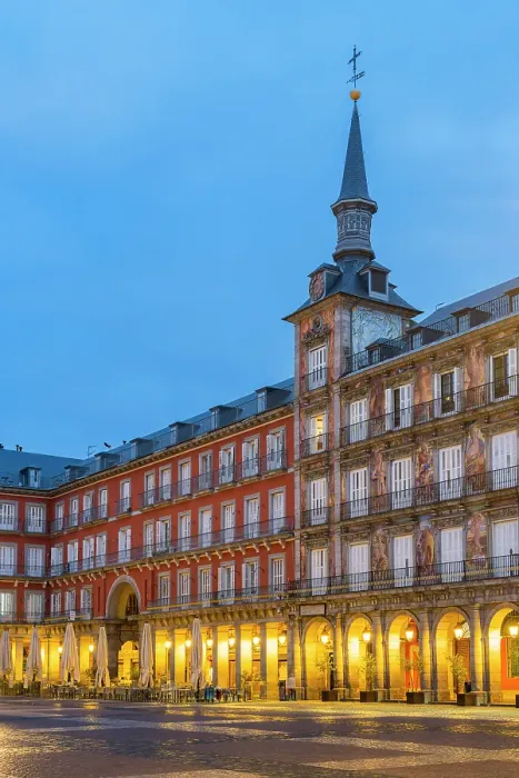 Framed Print : Plaza Mayor at twilight, Madrid, Spain Framed Print : Plaza Mayor at twilight, Madrid, Spain