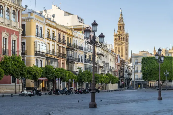Framed Print : Plaza de San Francisco with Giralda bell tower in the background, Seville, Andalusia