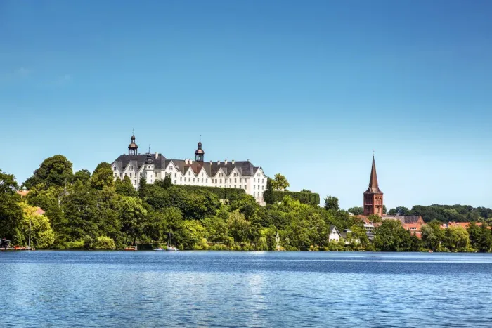 Framed Print : Plon castle, Plon lake, Holsteinische Schweiz, Baltic coast Framed Print : Plon castle, Plon lake, Holsteinische Schweiz, Baltic coast