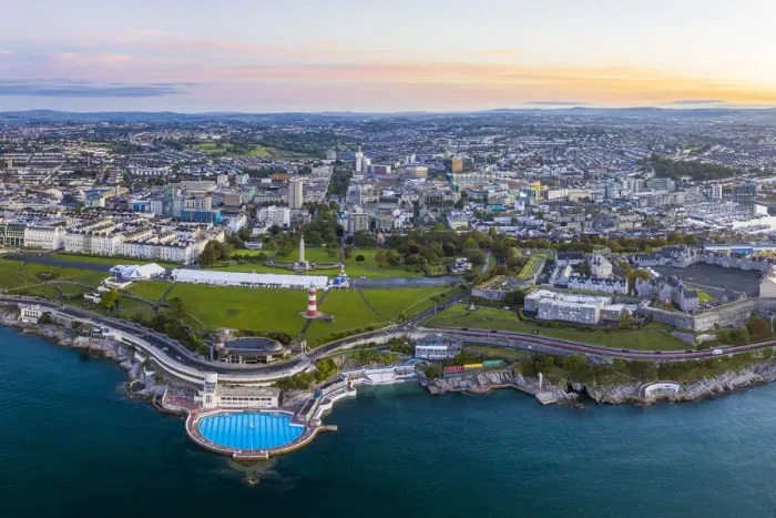 Framed Print : Plymouth, city skyline, Hoe park and lighthouse, Plymouth Sound, Devon, England Framed Print : Plymouth, city skyline, Hoe park and lighthouse, Plymouth Sound, Devon, England