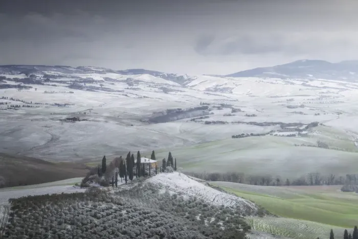 Framed Print : Podere Belvedere covered in snow during a rare winter blizzard in Val d Orcia Framed Print : Podere Belvedere covered in snow during a rare winter blizzard in Val d Orcia